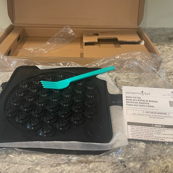 Pampered Chef Waffle Puff Pan - Picture 2 of 5